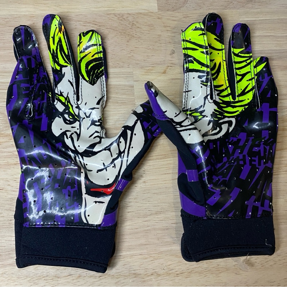 Under Armour Joker Alter Ego Football Gloves Youth Small YSM 1268328 Rare DC